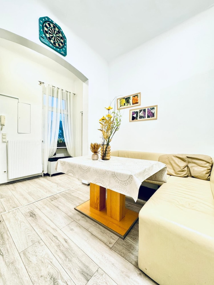 Affordable Cozy 3BR Apt Near FAC Platz
