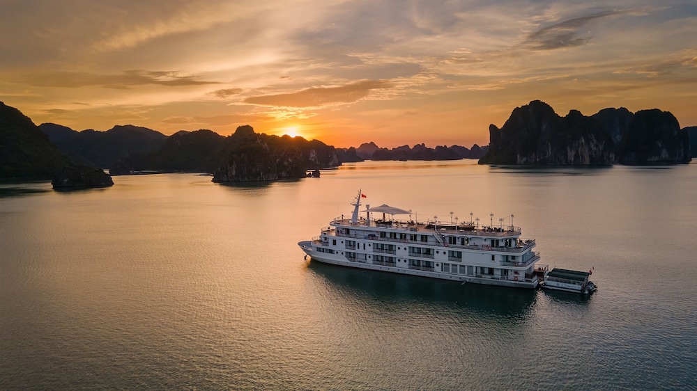Paradise Elegance Cruise