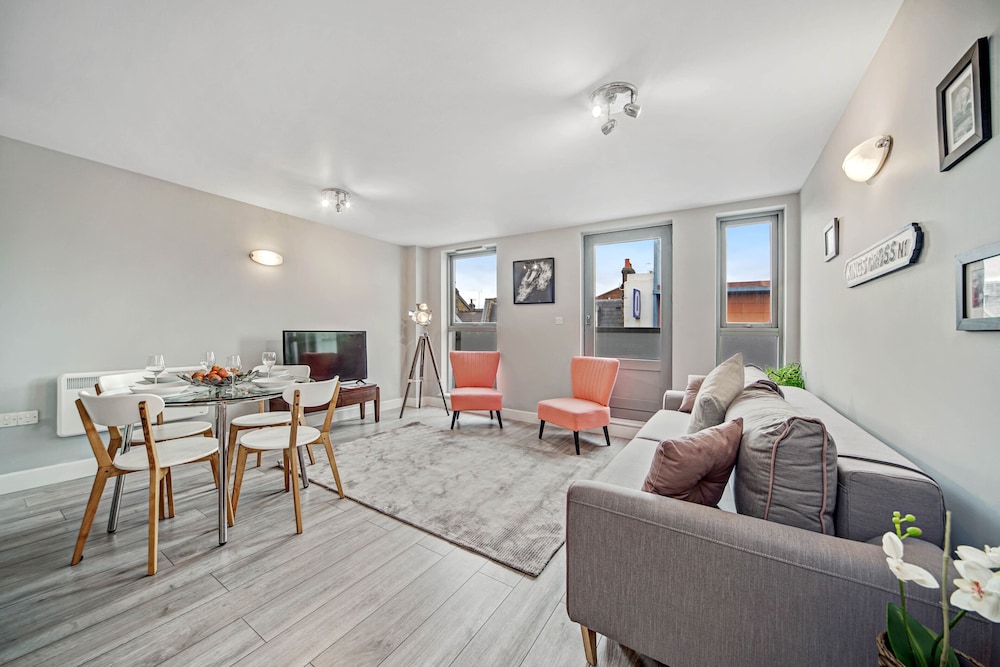 2 Bed Cozy Apartment near Regents Park with WiFi