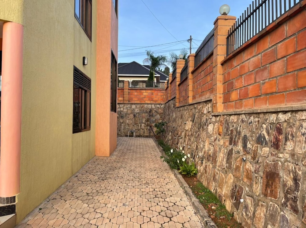 The Mugabi's Spacious Private Room