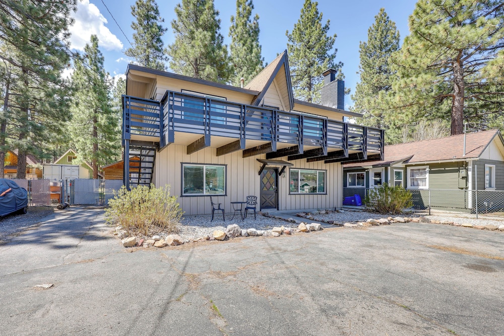 2 Mi to Trails: Modern Mountain Condo in Big Bear