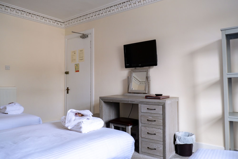 Corran House Guest House & Hostel