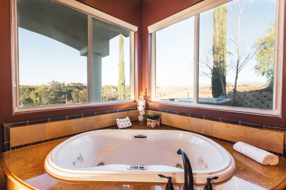 Via del Sur by Avantstay Private Spanish Villa w Views Walk to Wineries