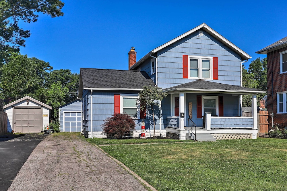 Lorain Lake Cottage < 1 Mi to Lake Erie Fun! view 3