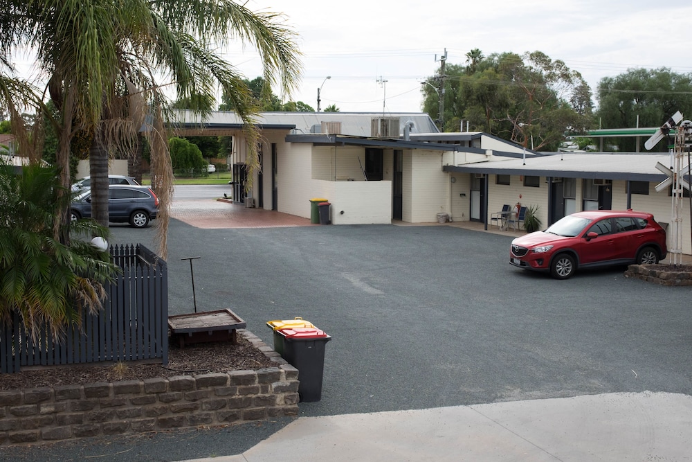 Pioneer Station Motor Inn