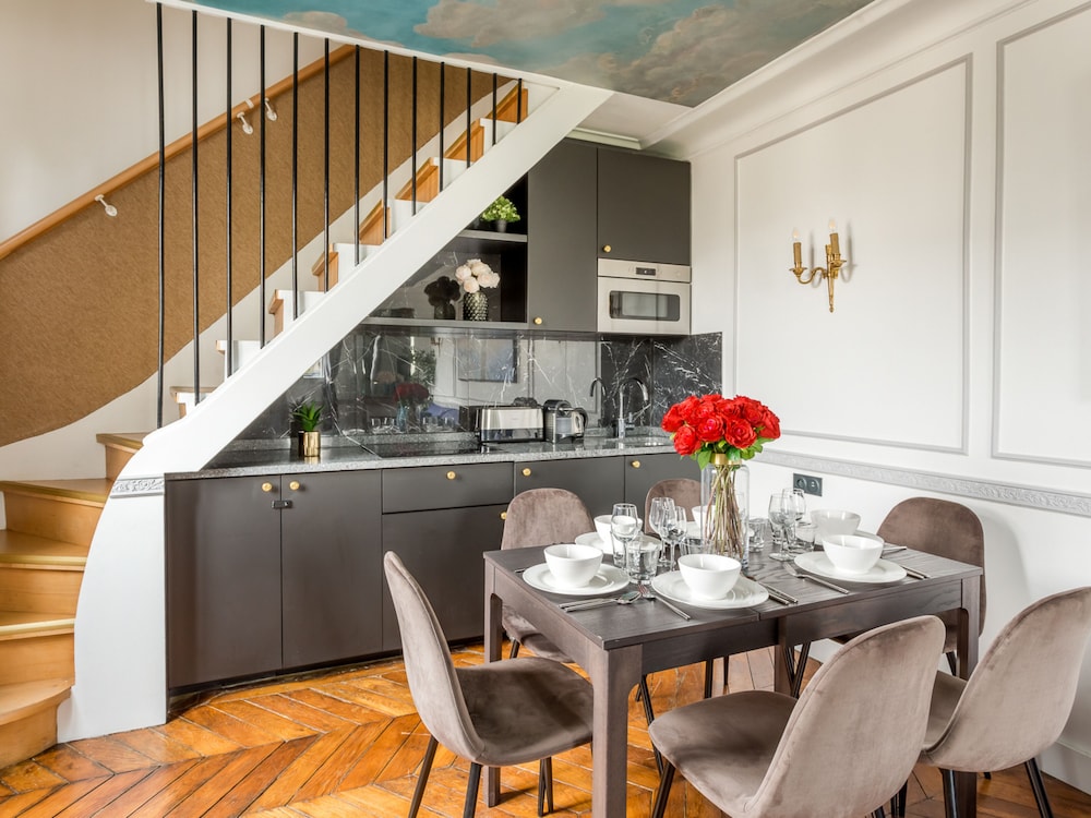 Merveil Luxury Suites - Royale - Saint Honore view
