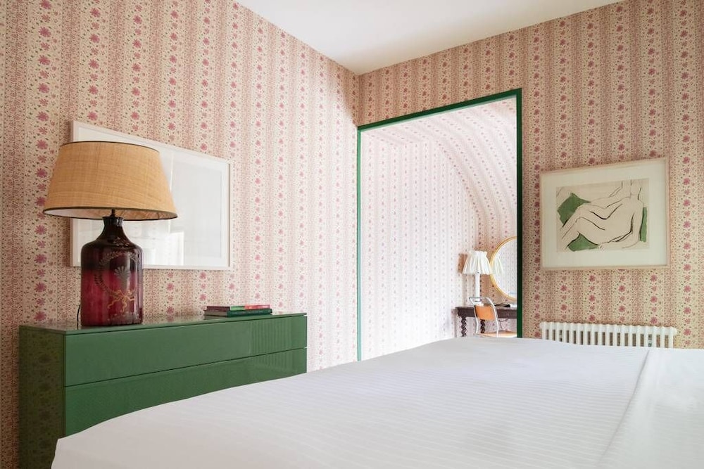 Porchester Square VI by Onefinestay