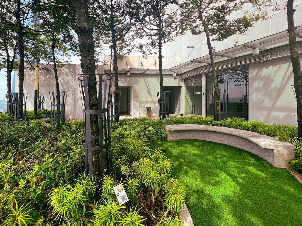Robertson BY Shahjalal Suites
