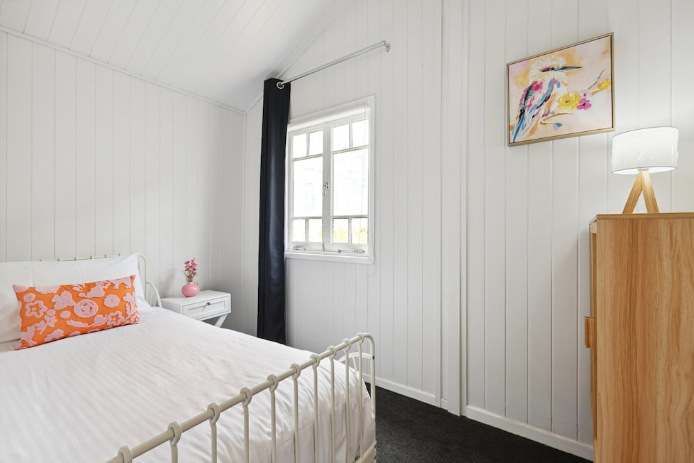 Tranquil 3-bed Family Home With Spacious Backyard