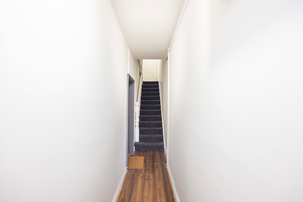 3 Bedroom Apartment by River Thames
