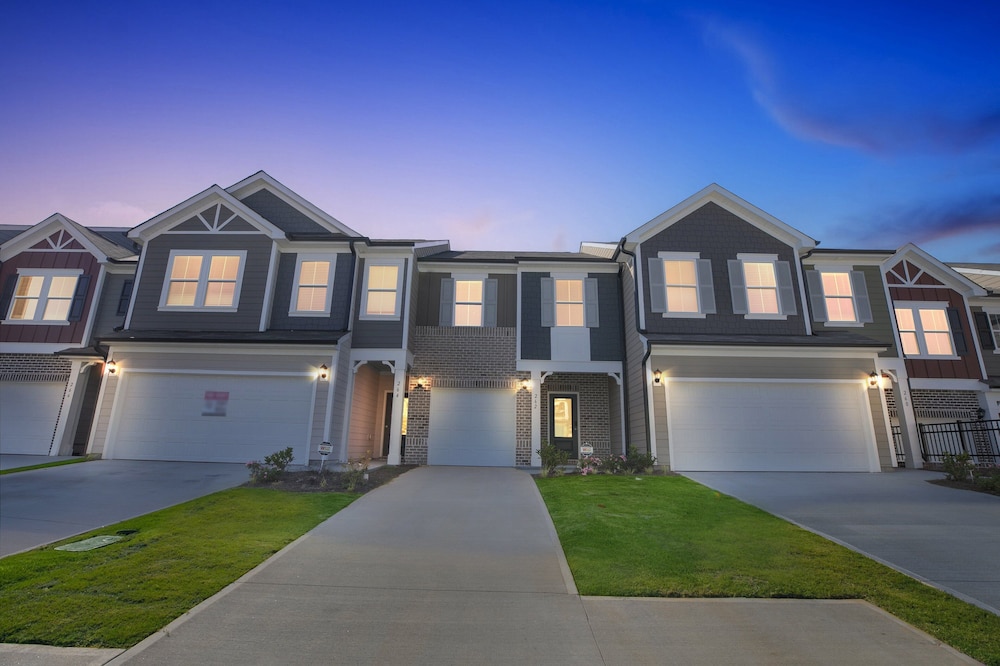 Charming Easley Retreat With Private Yard 3 Bedroom Townhouse