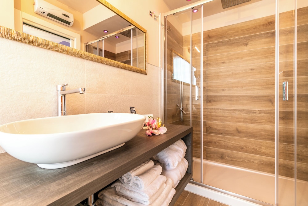 4 Star Suite SPA