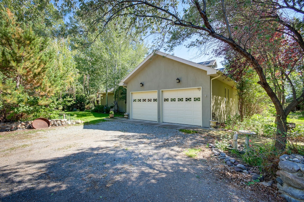 Riverfront Livingston House in Paradise Valley! view 4