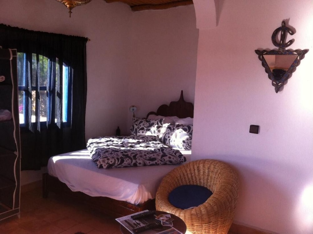 Room in Guest Room - Room in Villa L'air De La Mer view 4