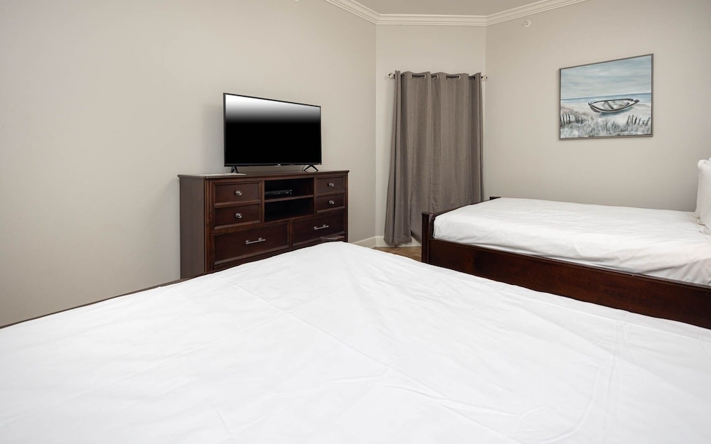 The Oasis 1712 Formerly Phoenix West Ii 1712 4 Bedroom Condo