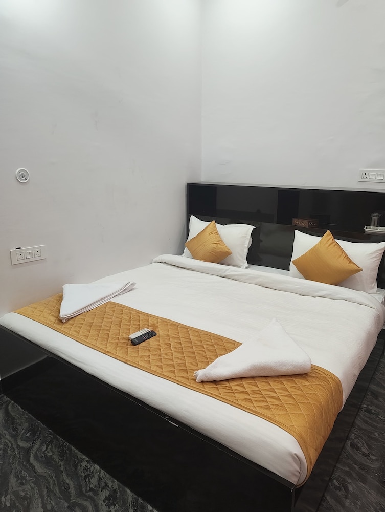 HOTEL PRICELESS AMITY UNIVERSITY LUCKNOW