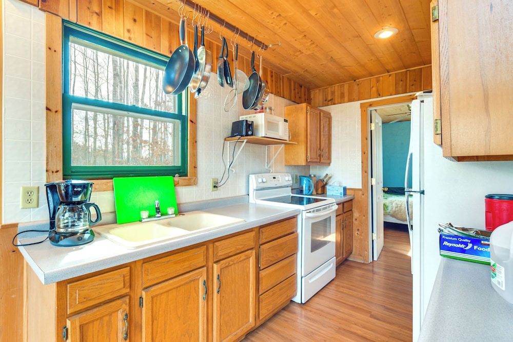 1 Mi to South Twin Lake: Cabin w/ Deck in Trego!