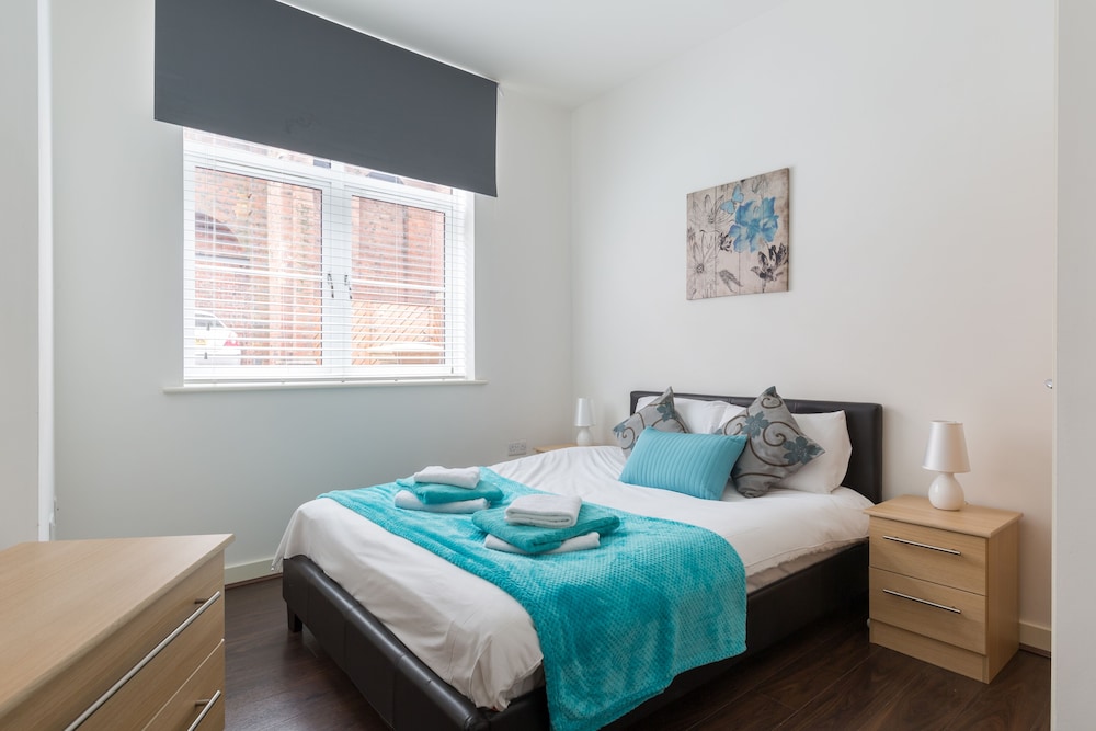 2bed Apt -king Bed -free Parking - Family Friendly view 5