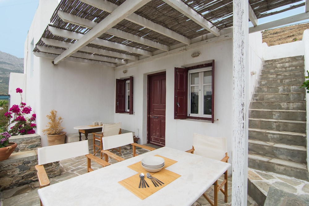 Serifos Houses Hora