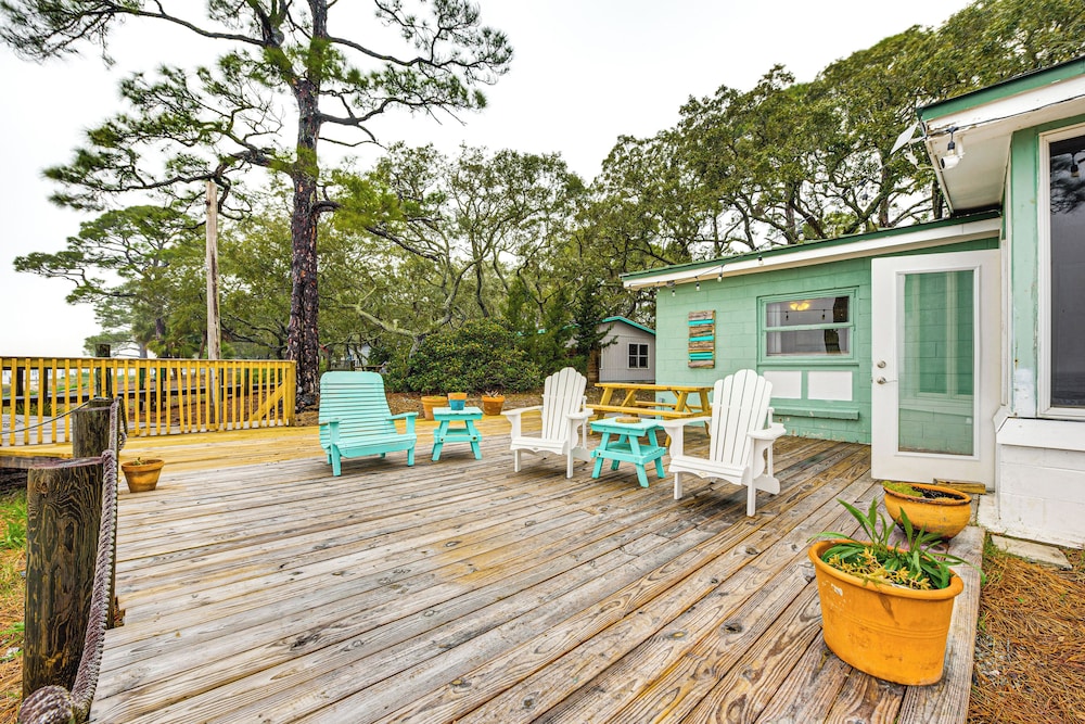 Relax & Refresh: Waterfront Cottage in Panacea