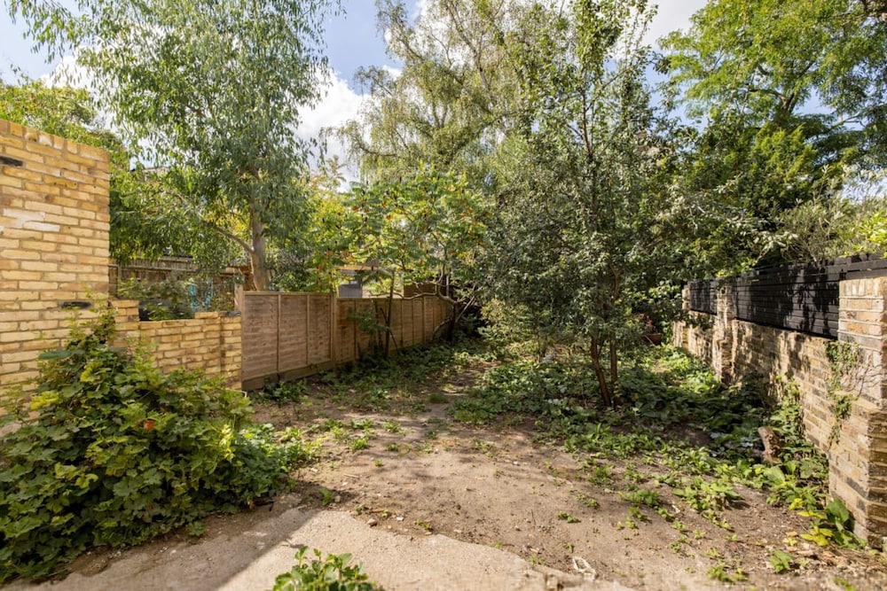 The Tyrwhitt Road Place - Lovely 2bdr Flat With Garden