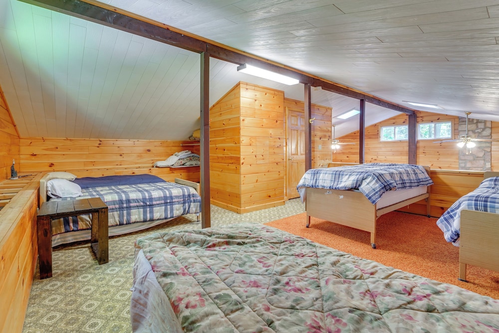 Cabin Comfort Near Psu! Fire Pit & On-site Trails