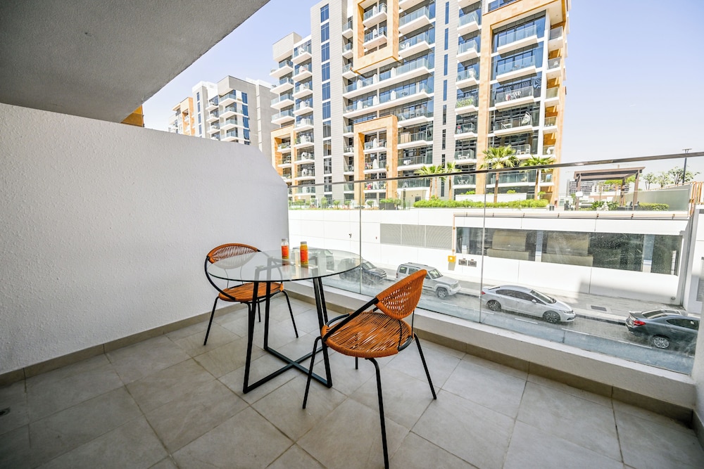 Azizi Riviera 25