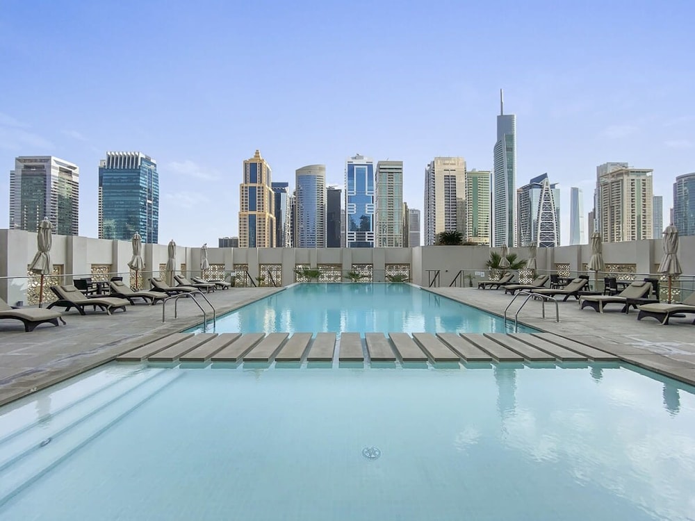 Silkhaus Chic in West Avenue Pool Gym Access