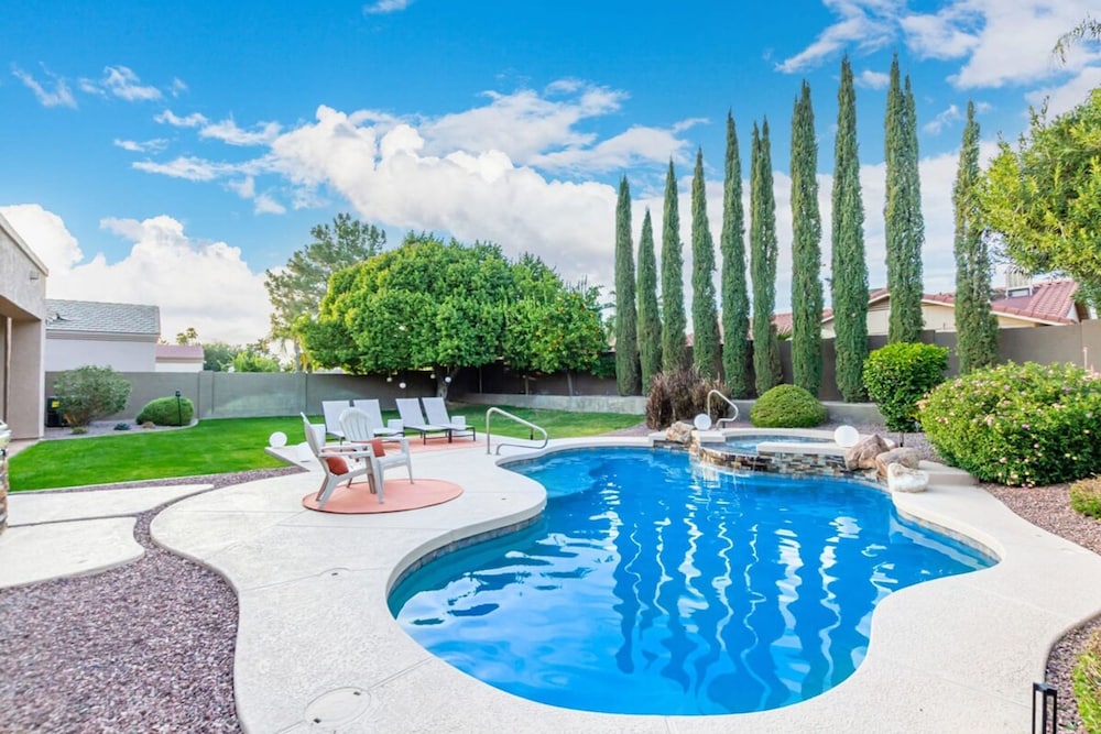 The Dreaming Tree Sleeps 10 Pool Spa Firepit BBQ