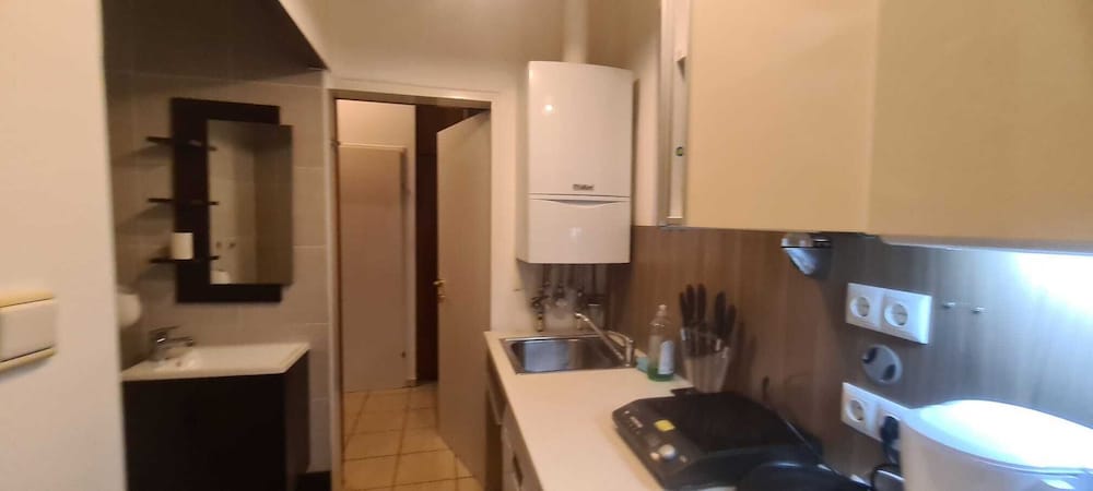 Elegant 2BR Prime Central Location