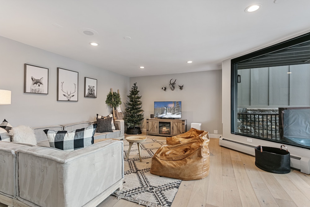 1207 - Four Bedroom with Spa Pinnacle 4 Condo