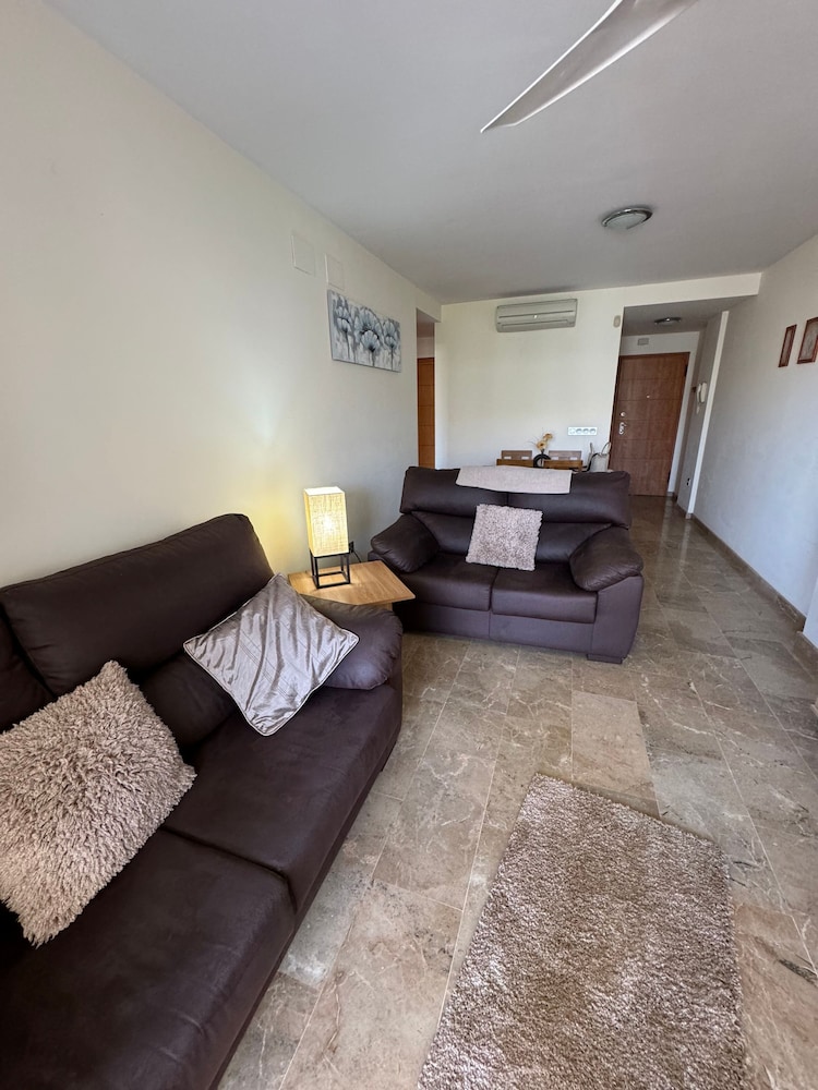 Beautiful 2 Bedroom 2 Bathroom Apartment With Several Pools