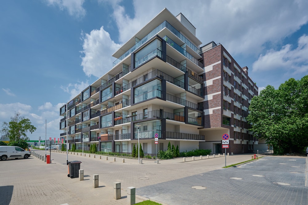 Sunny Studio Krakowska by Renters view 4