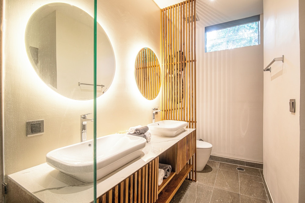 Enchanting 5BR Canggu Villa Moments to Sea