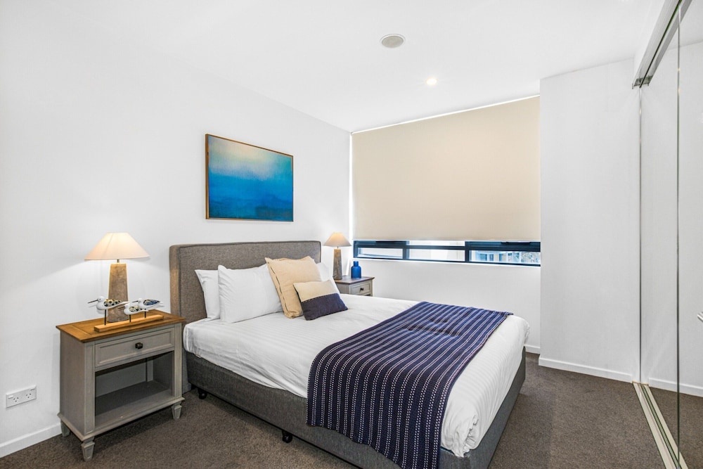 Surfers Paradise 2-bed Near Beach With Pool & Gym