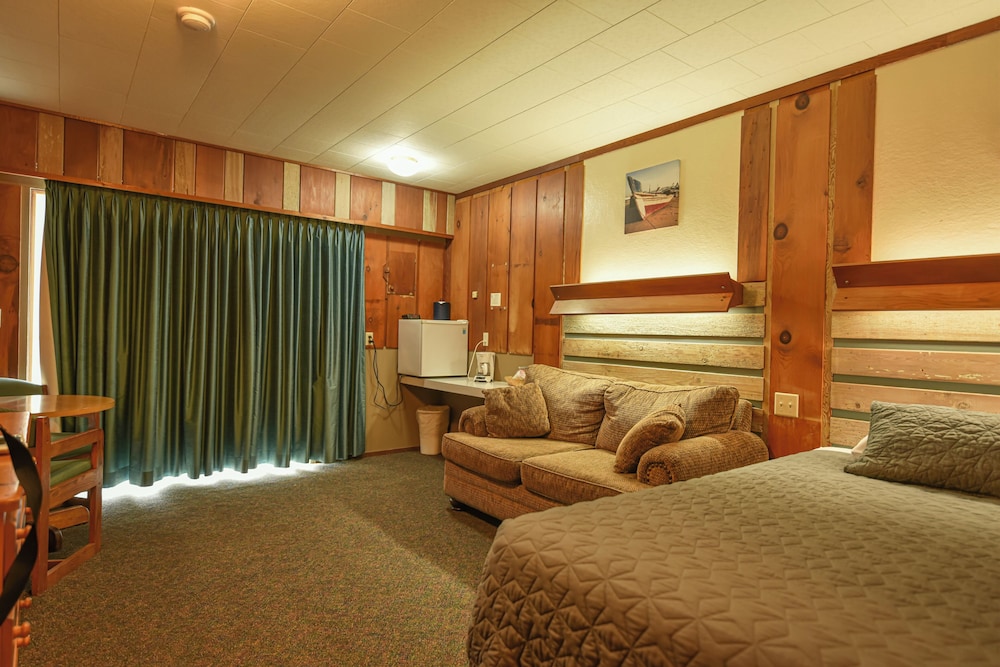 Sunset Oceanfront Lodging