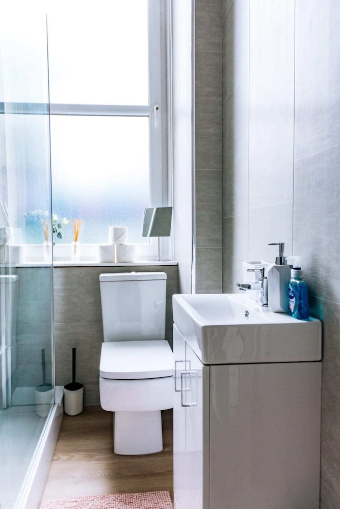 Charming 1 Bedroom Apartment in the Heart of Edinburgh view 5