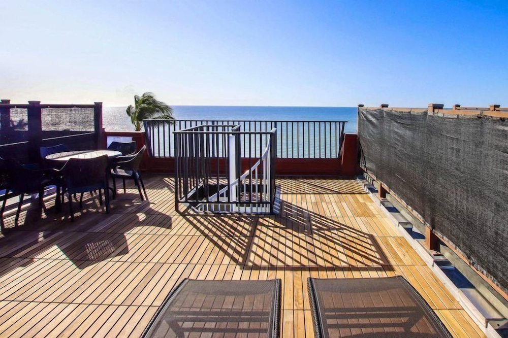 Pointe Santo Condos by Dream Vacation Rentals