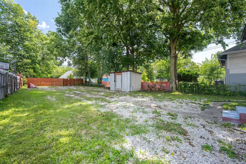 Affordable Quaint Retreat in Indianapolis