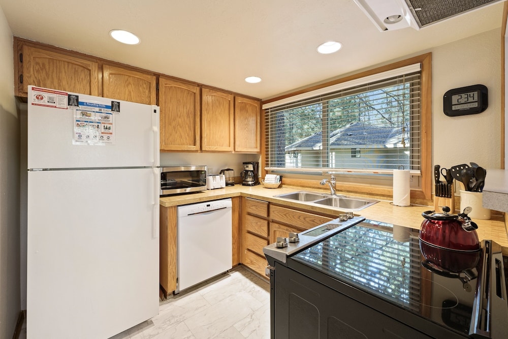 Sequoia 14 2 Bedroom Home