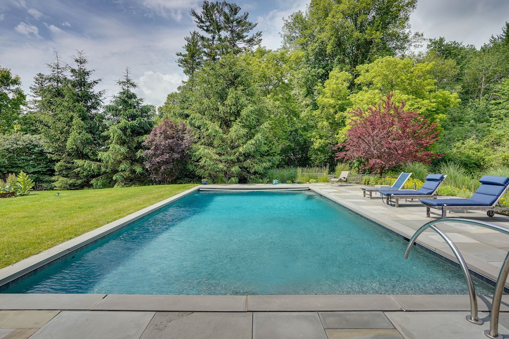 Stockbridge Retreat w/ Pool & Hot Tub!