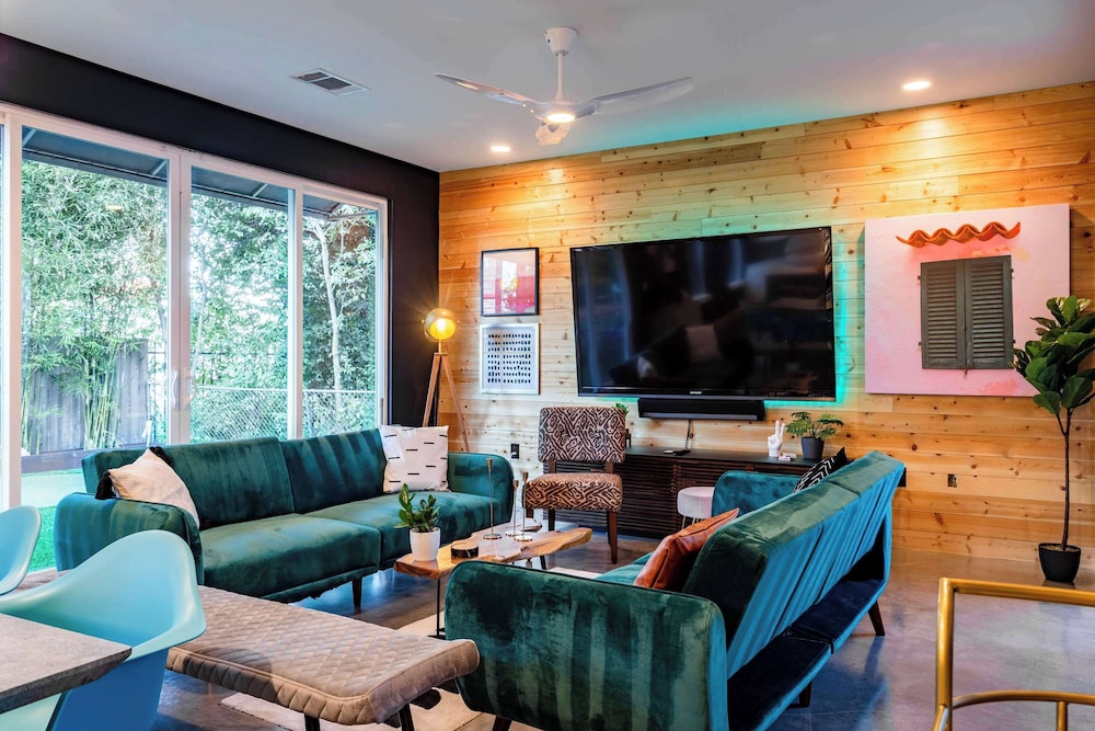 Modern ATX Mansion Walk to 6th Street