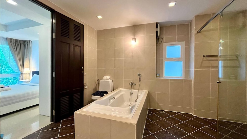 6-58 - 2 Bdr Spacious Penthouse With Shared Pool