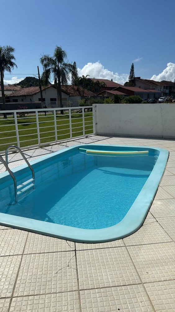 Casa de Praia Brisa do Oceano com Piscina Privativa - São Francisco do Sul