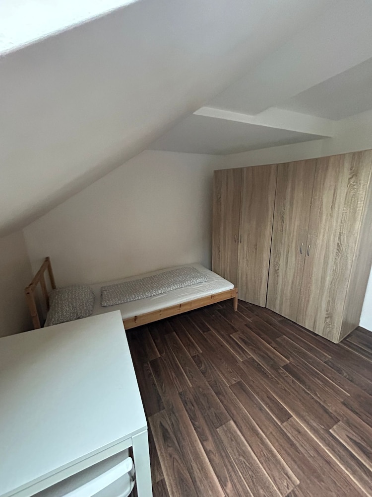 2-Rent Group Hostel Zimmer&Apartments GKP2