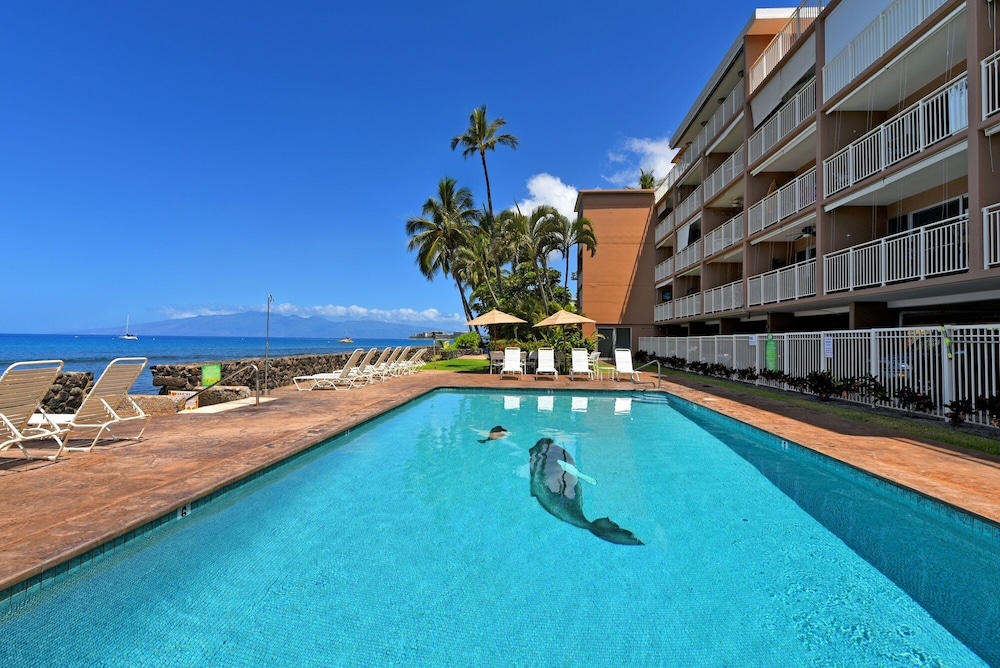 Lahaina Roads #205 1 Bedroom Condo by Redawning