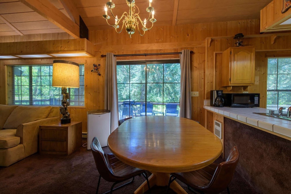 Glen Lake Cabin in the Woods
