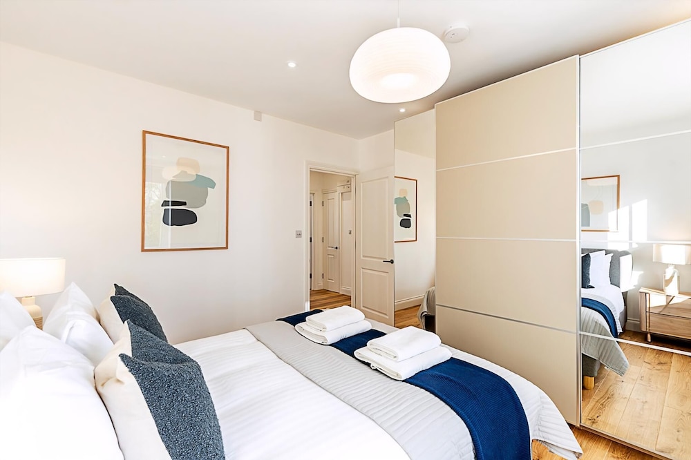Upscale & Serene Getaway - Prime Chelsea Location!