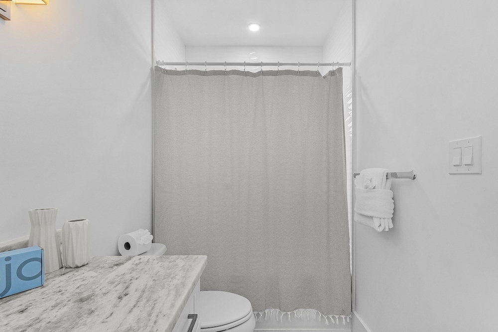 673 White Sands Retreat: Bay Views, Pool, Elevator 5 Bedroom Home