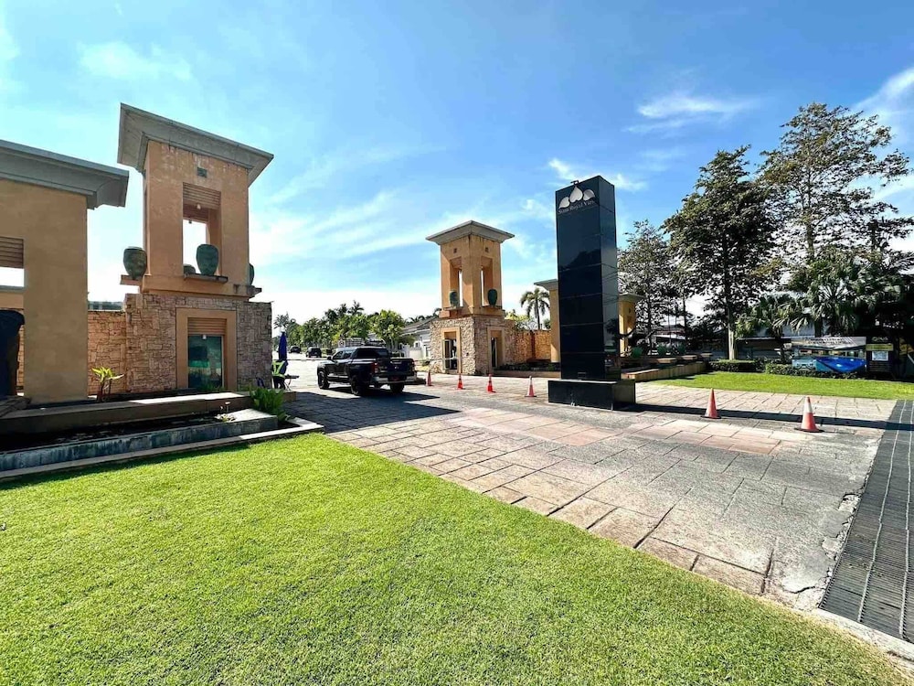 Tropical Luxury 4BR Pool Villa w Game Area